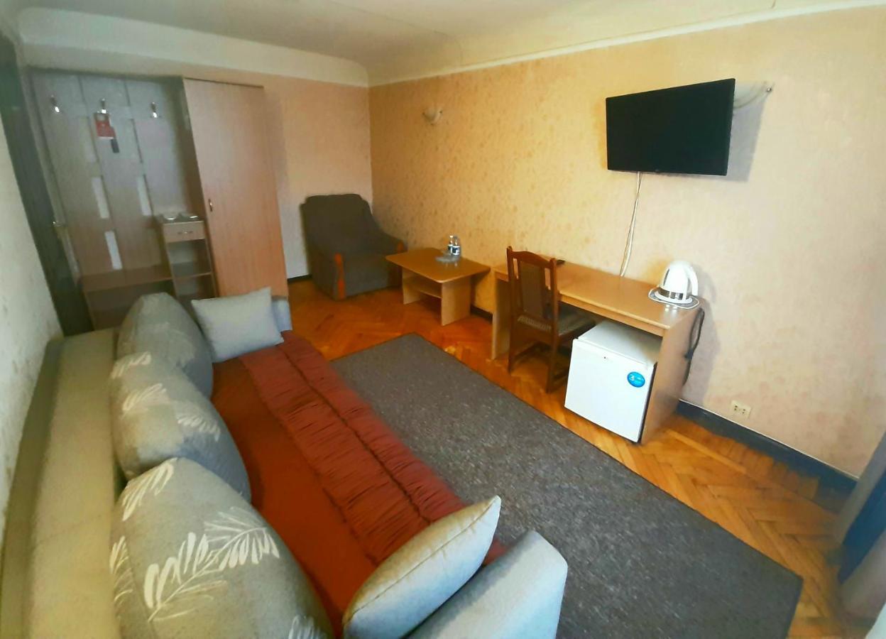 Tourist Hotel Kharkiv Extérieur photo